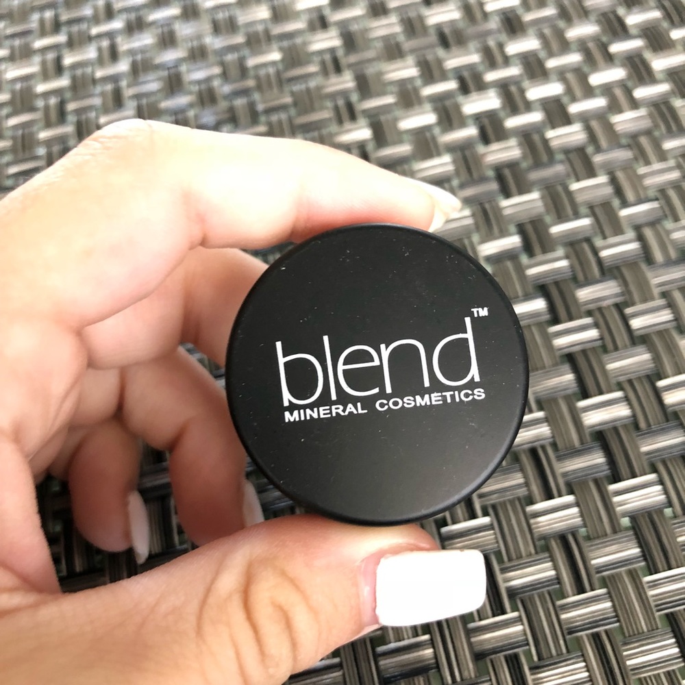 blend minerals “endless purple” shimmer eyeshadow